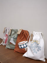 Darilna-vrečka-iz-blaga-Omela-Fabelab-Christmas-Gift-Bag-Mistletoe-Embroidery-Natural