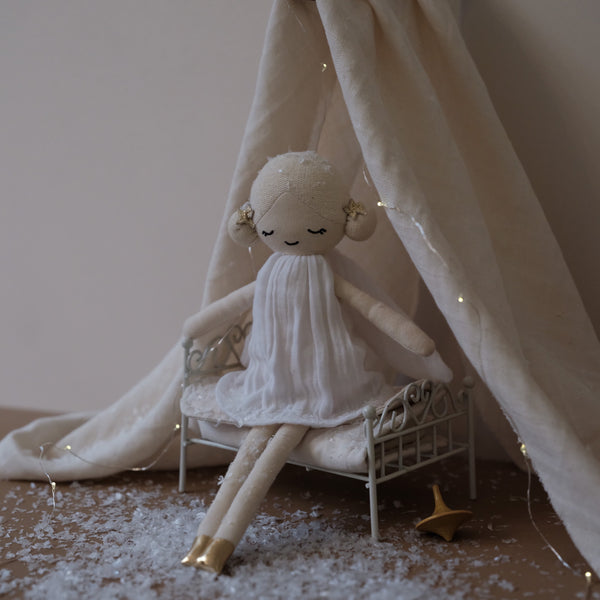 Otroška mehka igrača zimska pravljična lutka Fabelab Doll - Winter Fairy