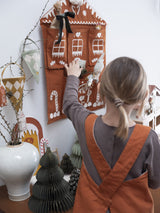 Stenski-adventni-koledar-Fabelab-Wall-Advent-Calendar-Gingerbread-House Embroidery - Cinnamon