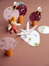 Ustvarjalna knjižica za izdelovanje iz papirja Taborjenje Fabelab Mini Makers - Camping in the Happy Fields Paper Activity Booklet