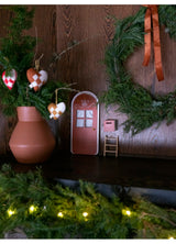 Vrata-za-božičkovega-palčka-Fabelab-Christmas-Elf-Door - Cinnamon