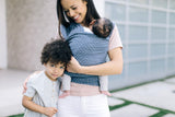 Elastični trak Ergobaby Baby Wrap Aura - Coral Dots