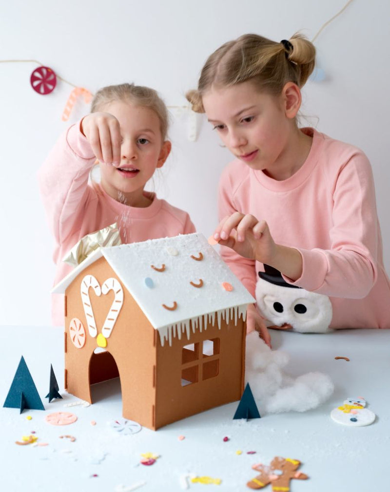 Božični ustvarjalni komplet Hišica iz medenjakov Fabelab Mini Makers - Gingerbread House Kit