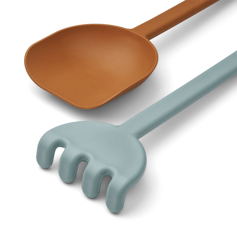 Velika-otroška-lopata-in-grablje-Liewood-Hilda_Shovel_And_Rake-Toys-LW14856-3010_Mustard_sea_blue_mix-4